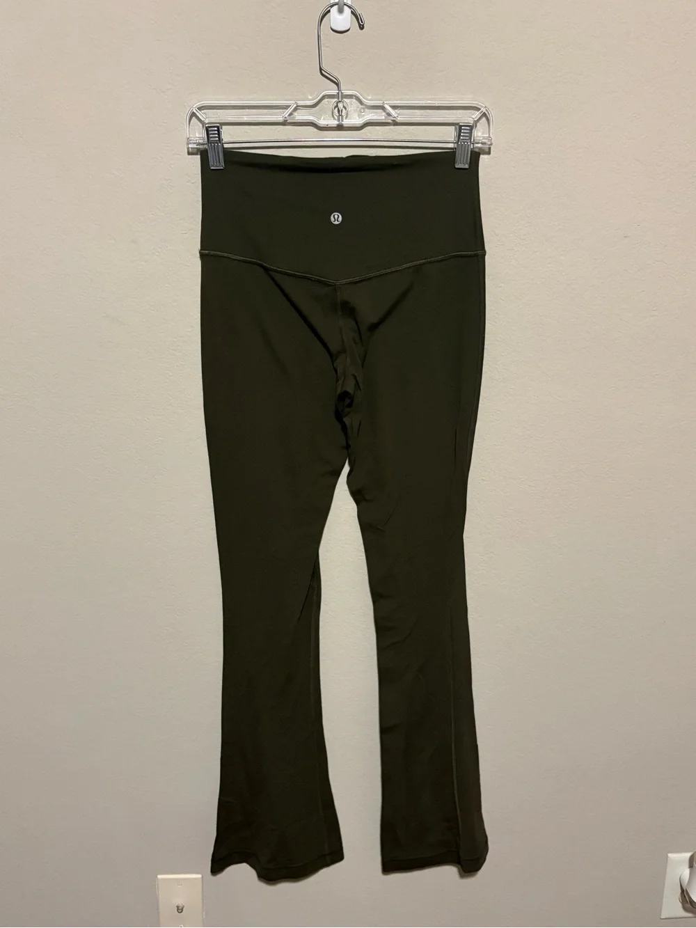 Lululemon Align™ Mini-Flared Pant 32” – Size 6 – Olive Green